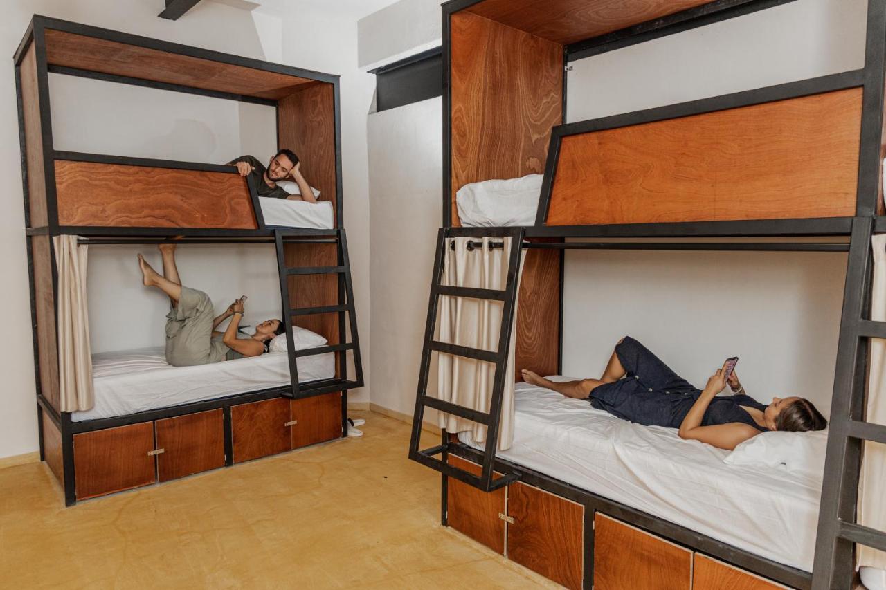 Caleta Hostel Rooftop & Pool Канкун Экстерьер фото